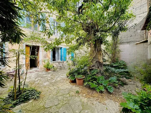 Avignon Intra muros - Maison 9 pièce(s) 250 m2 avec jardin - Studios indépendants - 1 place de parki