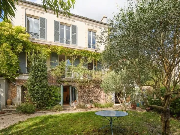 Une jolie maison familiale avec jardin proche du parc de Saint-Cloud