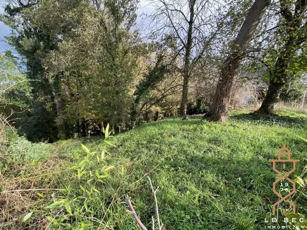 Terrain 741 m²