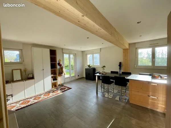 Maison rénovée avec 6740m2 de terrain et hangar - rare sur le secteur