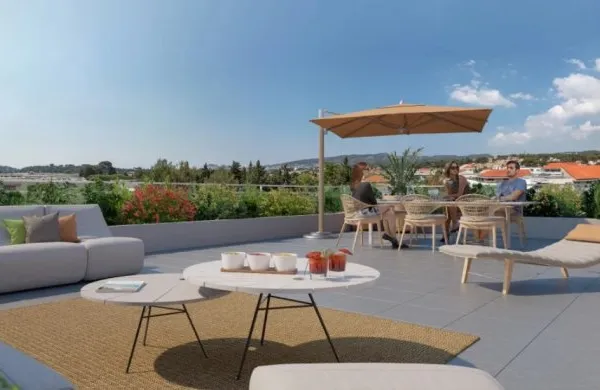 13006 LA CIOTAT - Au dernier étage d'une petite résidence arborée T4 Duplex de 93 m2, terrasse 46 m2
