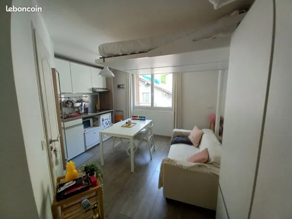 Location studio meublé avec électricité, eau et internet compris dans le loyer et proche CHU La TRON