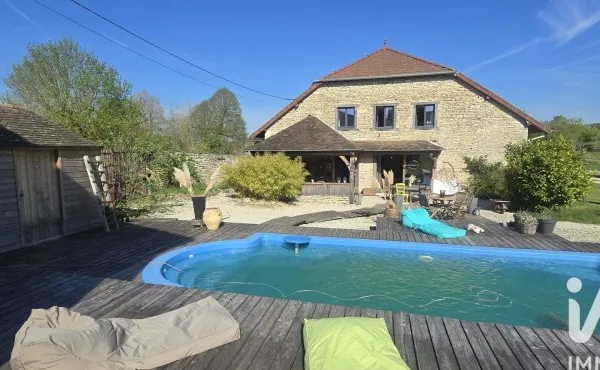 Maison 7 pièces 232 m²