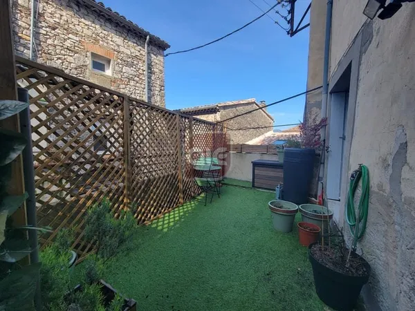 A.I.E.: LAROQUE maison de village rénovée