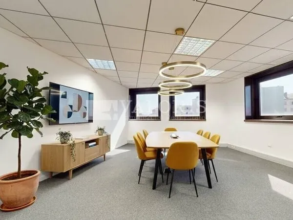 Bureau 273 m²