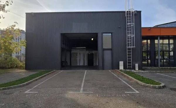 Local d'activité 286 m²