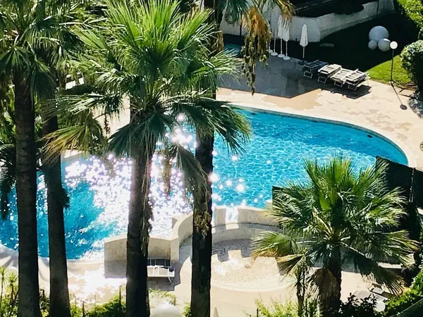 CANNES PENTHOUSE T3-T4 DE 140M2 TERRASSES 140M2 VUE MER PISC