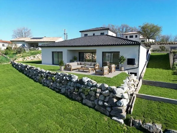 Maison de plain-pied 4 pièces 160 m²
