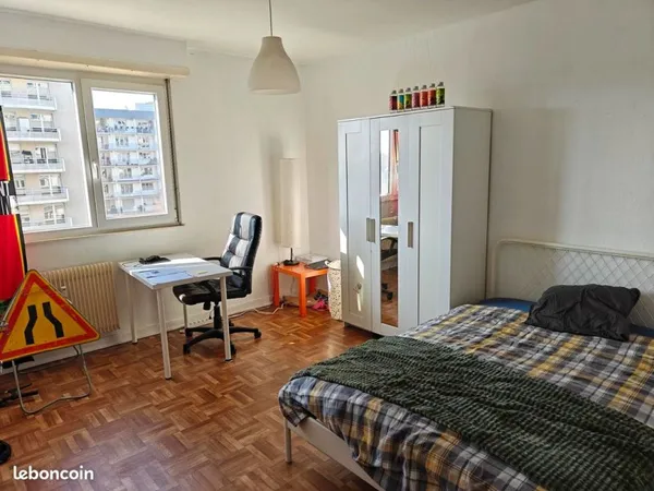 Chambre double et spacieuse pour étudiant à l'Esplanade