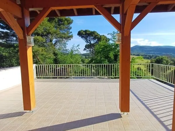 Batisse de 170m2 + Grande terrasse 40m2 avec vue