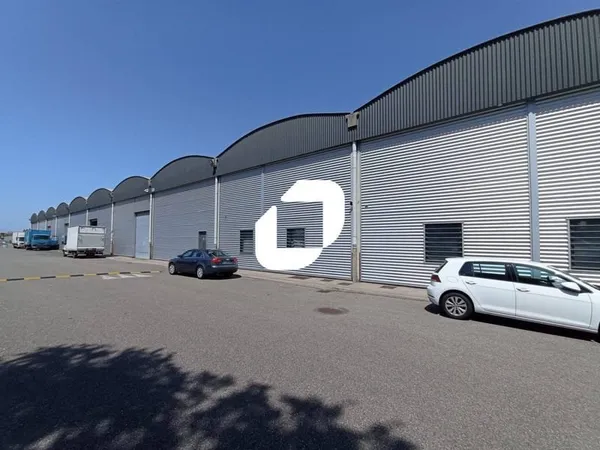 Local d'activité 1990 m²