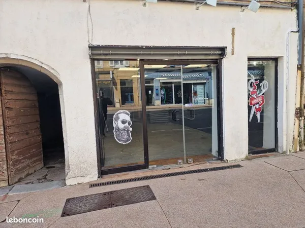 Local commercial 42 m² NANTUA