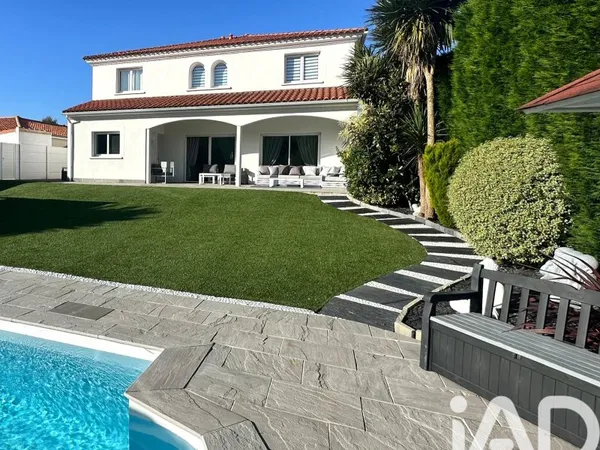 Maison 6 pièces 328 m²