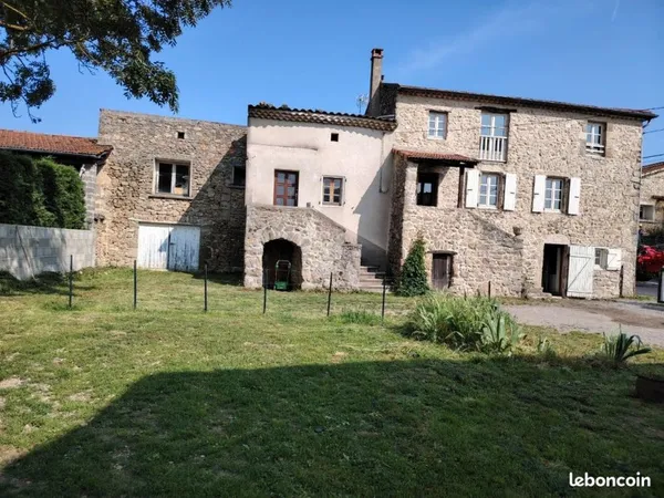 Maison en pierre Atypique