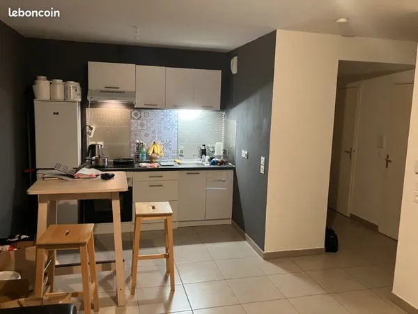 Appartement T2 46 m² - Terrasse - Proche Tram T3 - Résidence 2018 - Centre Meyzieu