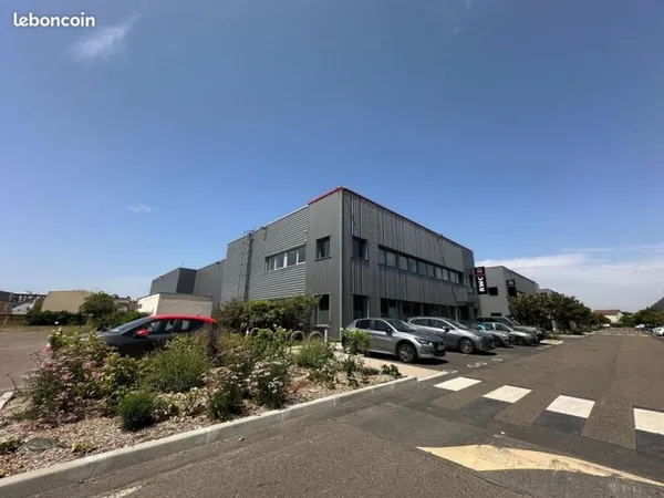 Local d'activité 991 m²