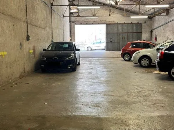 Place de parking voiture