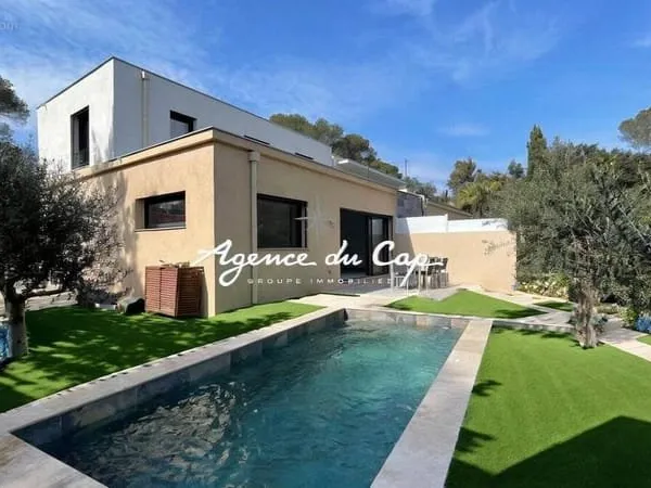 Villa contemporaine recente 5 pièce(s) 120 m2 piscine au calme boulouris