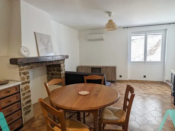 Grand T2 de 60m2 en duplex centre-village