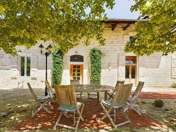 Beau domaine de 40 ha, maison d'amis et piscine