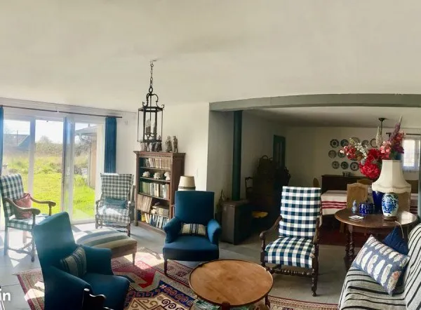Belle maison de famille ou gîte, sur un hectare, au bord de la rivière