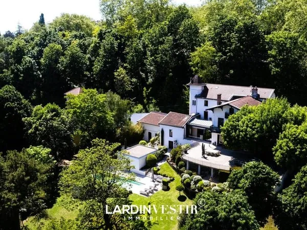 Maison 12 pièces 430 m²
