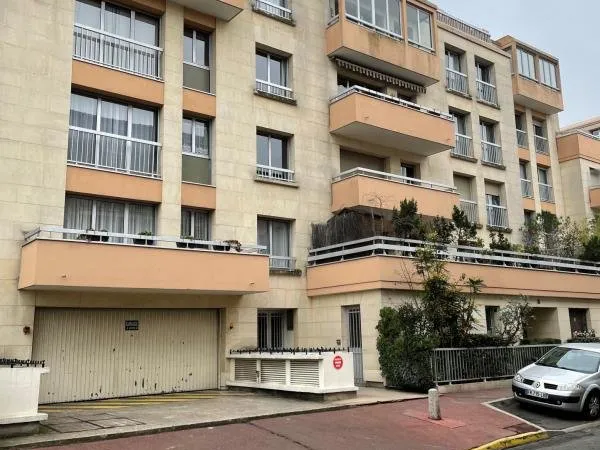 Loue garage/box - Saint-Maurice 94410