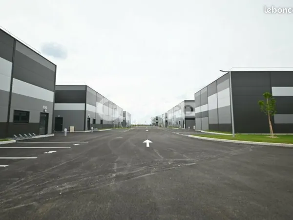Local d'activité 9 057 m²