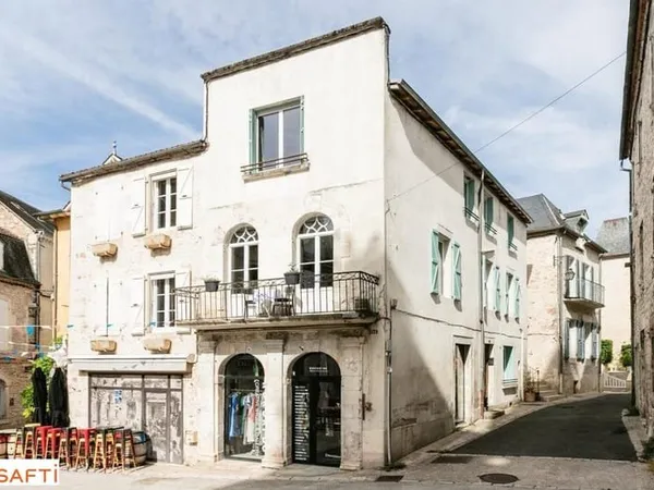 Batisse avec appartement et local commercial
