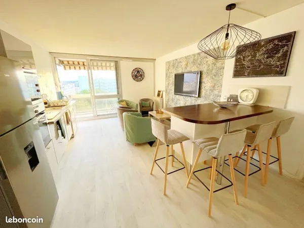 Appart meublé 94m2+20m2 balcon +Terrain de Tennis