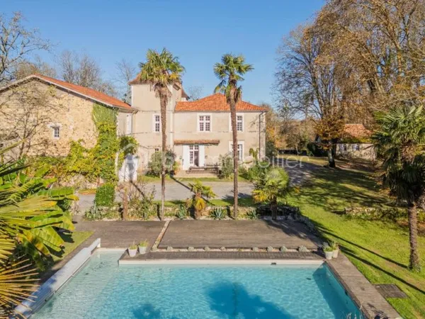 Sublime Château avec Activité de Chambres d'Hôtes et Réceptions
