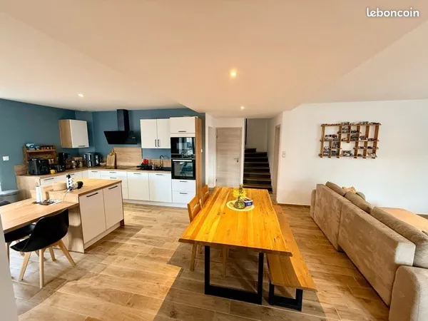Duplex rénové 136 m² avec jardin, terrasse et parking - Saint-Amé