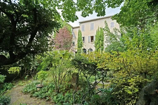 Maison 24 pièces 771 m²