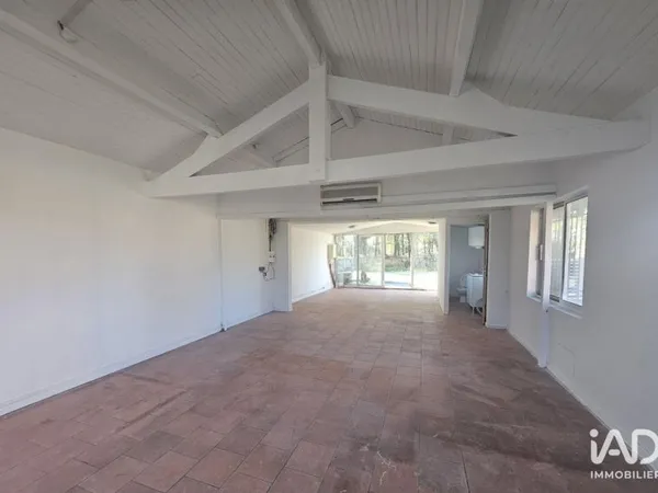 Local commercial 1 pièce 57 m²