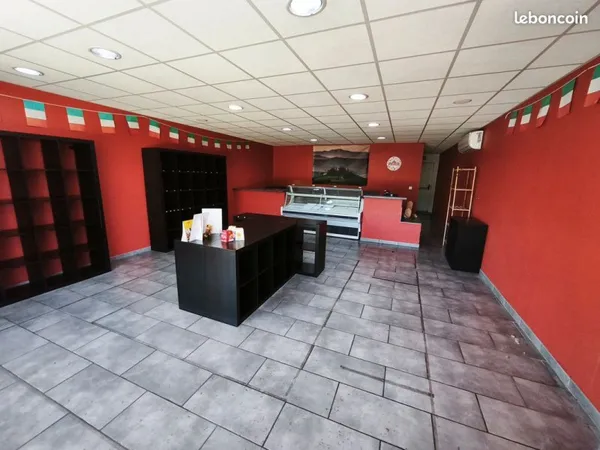 A louer Local commercial 70m² + grand parking clientèle