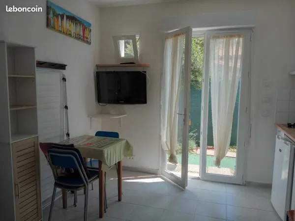 Studio meublé neuf avec terrasse plein sud ( sans frais d'agence )