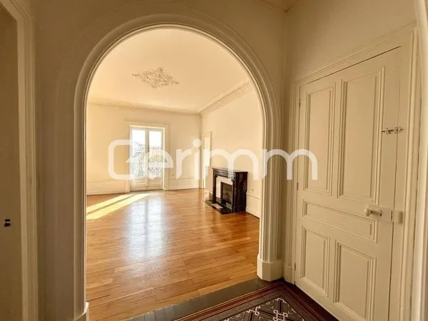 Appartement 6 pièces 201 m²