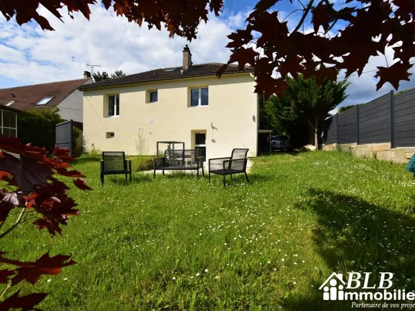 78690 LES ESSARTS LE ROI Agréable maison 6 pièces avec d