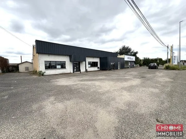 LOCAL COMMERCIAL A LOUER 500 M²