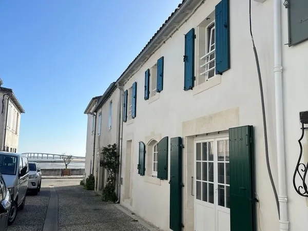 Maison de ville T3 rénovée à louer à l'année à Rivedoux