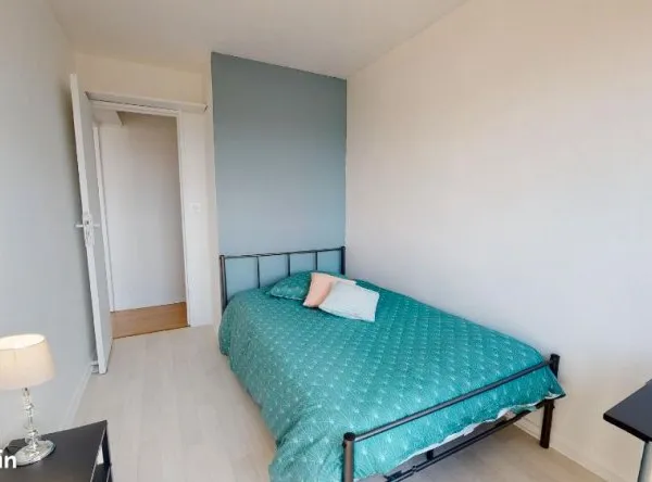 Chambre en colocation — Idéalement située près des facultés Médecine & Pharmacie Lyon 8e — 499