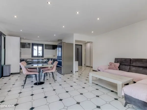 Maison plain-pied 100 m² - 3 chambres - Terrain 628 m² - Aucun travaux