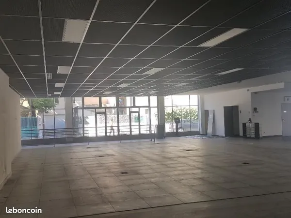 LOCAL COMMERCIAL 495 m² VALENCE