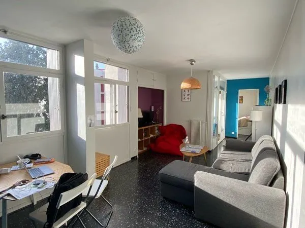Chambre en coloc de filles - libre tout de suite