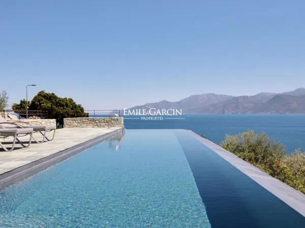 Villa pied dans l'eau à louer à St Florent - 4 chambres
