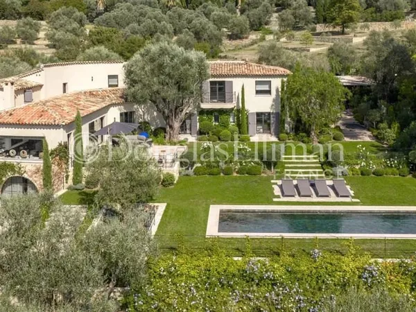 PROCHE VALBONNE - Villa d'exception avec vue mer et oliveraie