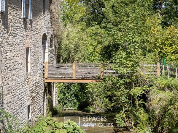 Moulin du XVIII siècle avec chambres d'hôtes