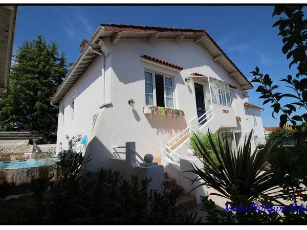 Maison à vendre 4 pièces BORDES (64)