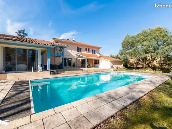 Villa 5 pièces 226 m²