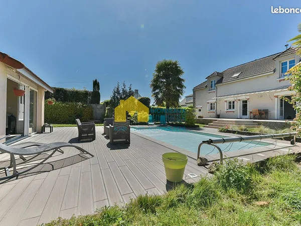 Maison 10 pièces 253 m²